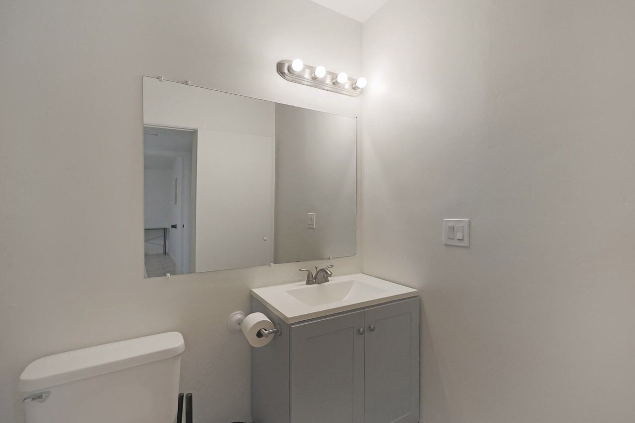 W Linda Ln - Photo 5 of 17