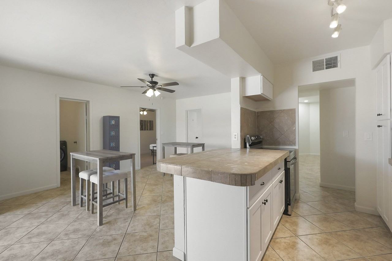 W Linda Ln - Photo 6 of 17