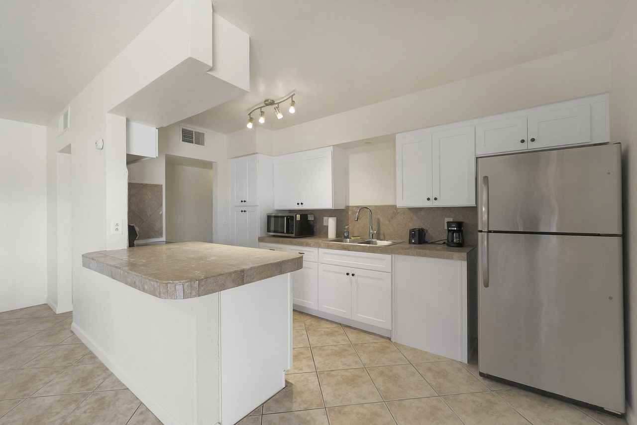 W Linda Ln - Photo 7 of 17