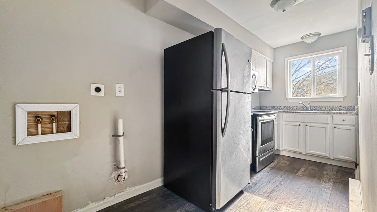 121 West 32nd Street - Photo 3 of 30