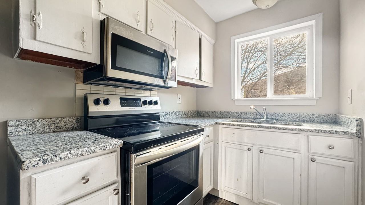 121 West 32nd Street - Photo 5 of 30