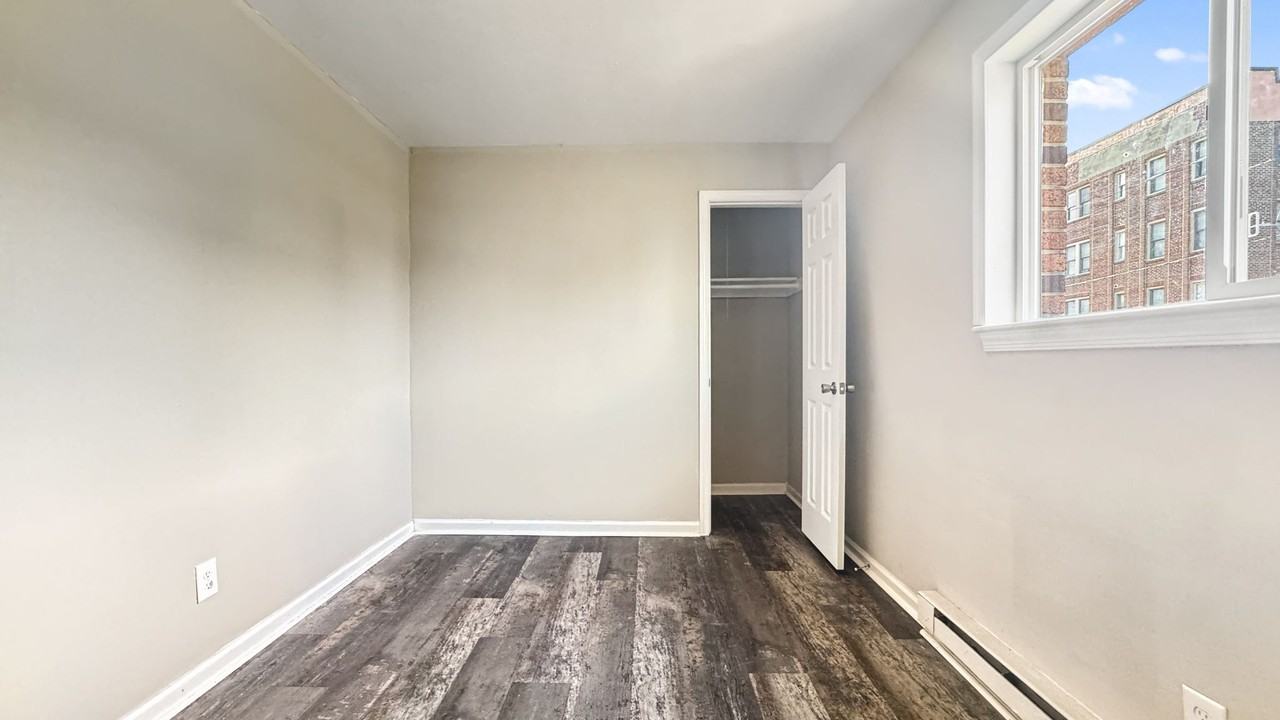 121 West 32nd Street - Photo 6 of 30