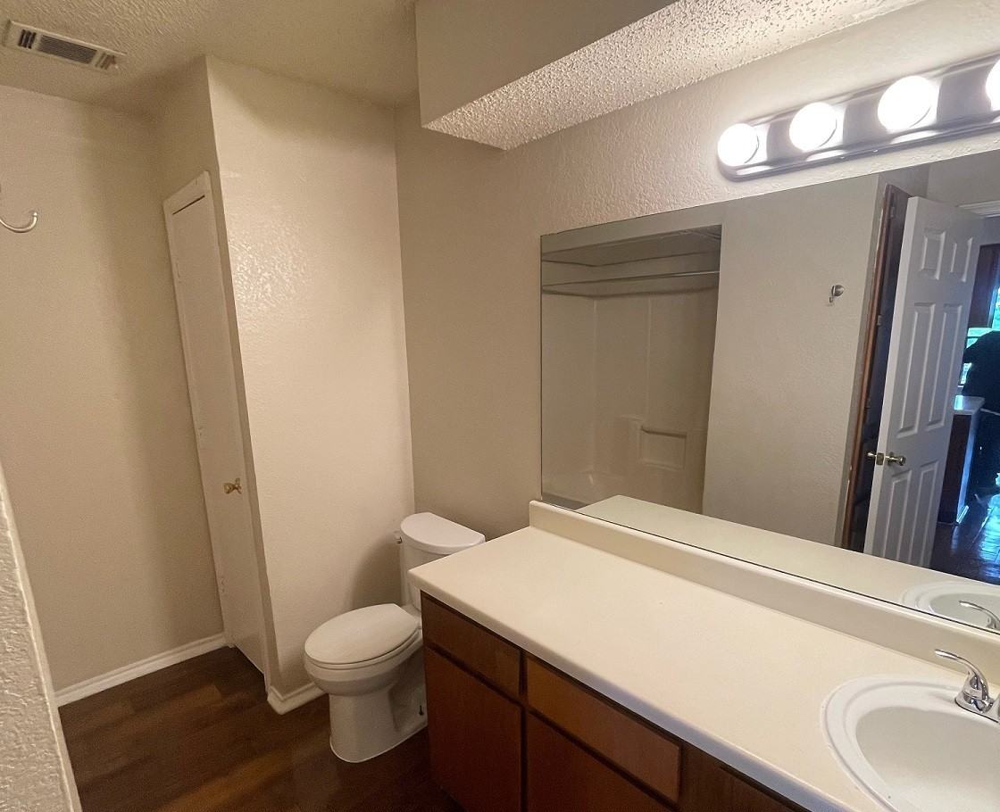 North Oak Loft - Photo 6 of 8