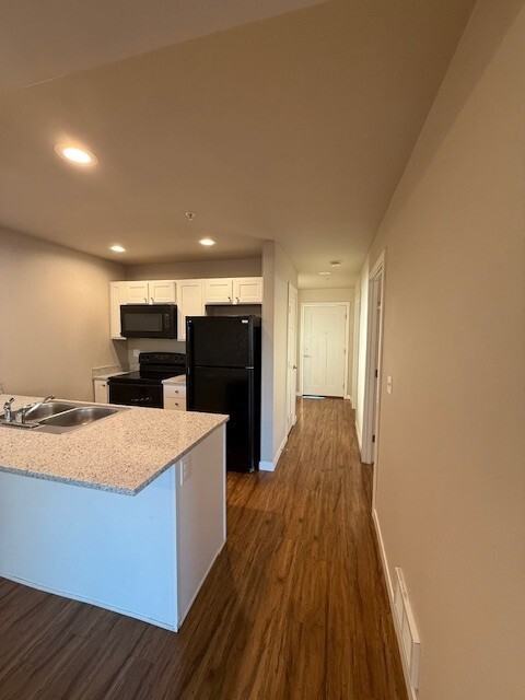 AARON2005 - Photo 3 of 20