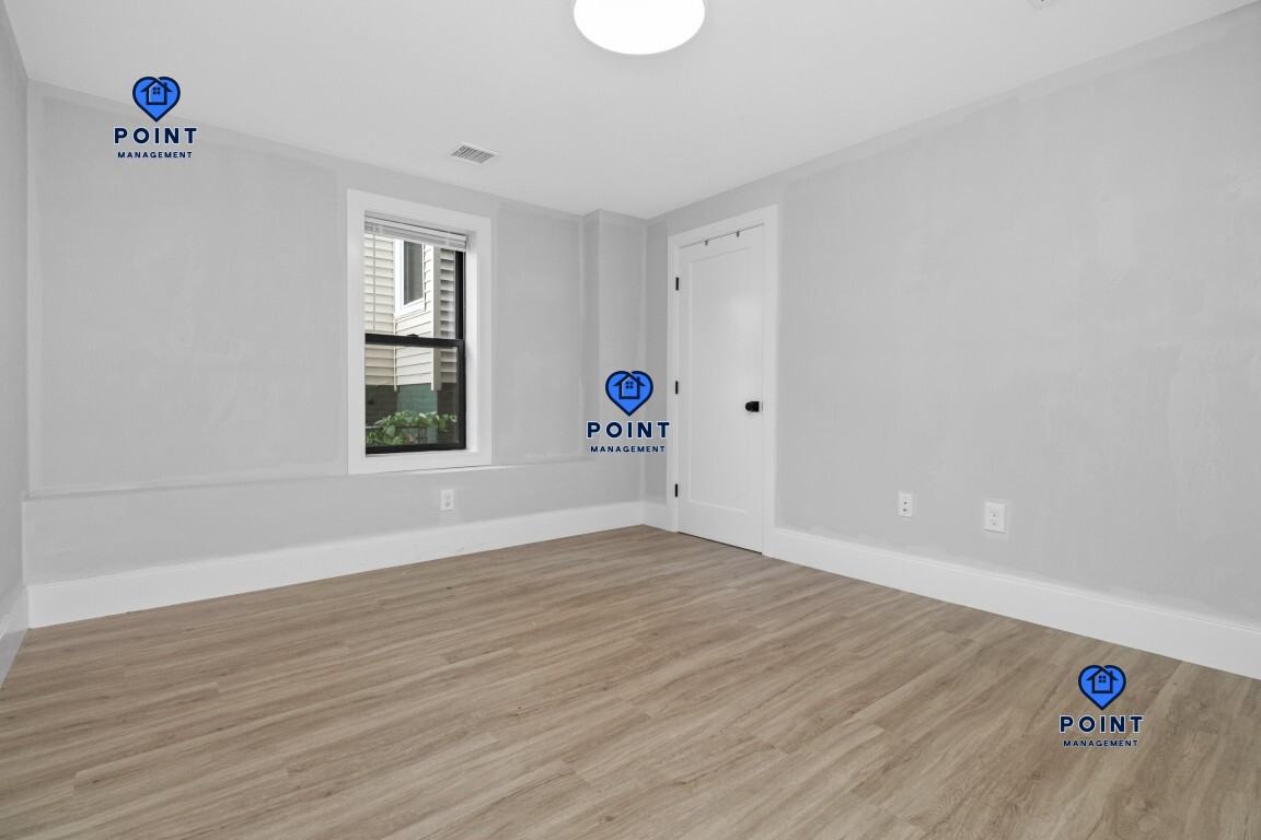 519 Sumner St #1 - Photo 5 of 12