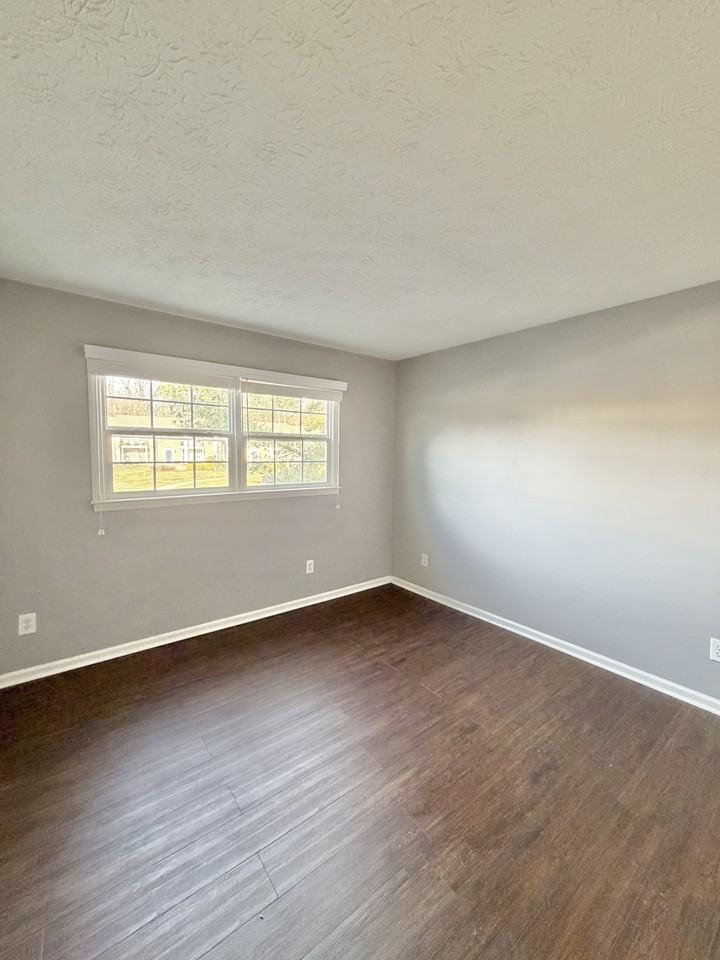 163 Lakeshore Drive - Photo 4 of 11