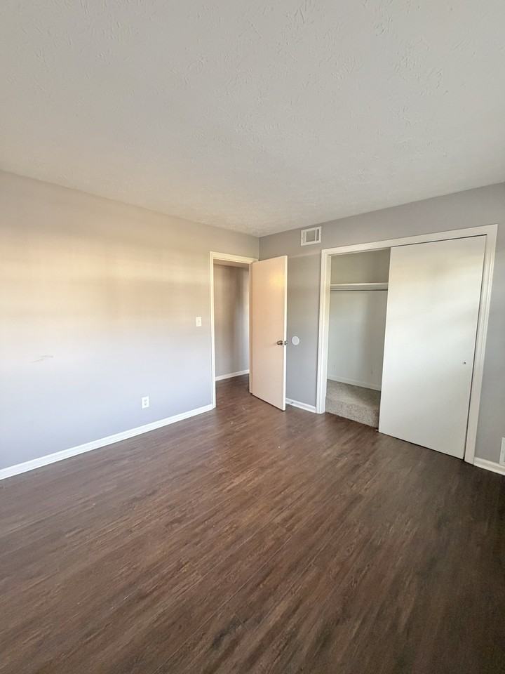 163 Lakeshore Drive - Photo 5 of 11