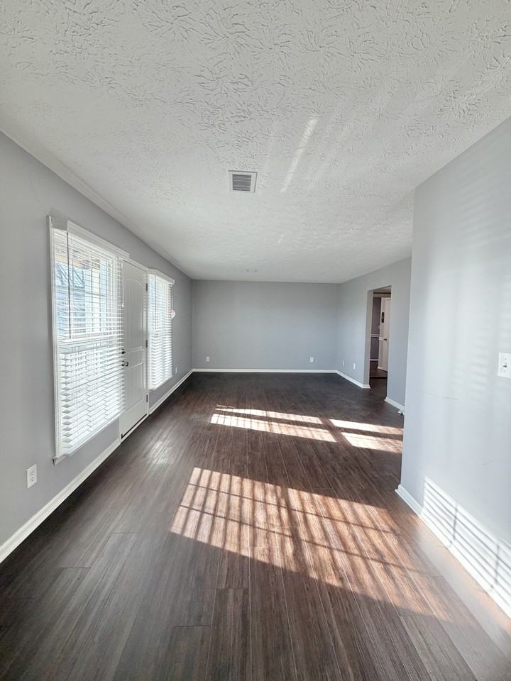 163 Lakeshore Drive - Photo 7 of 11