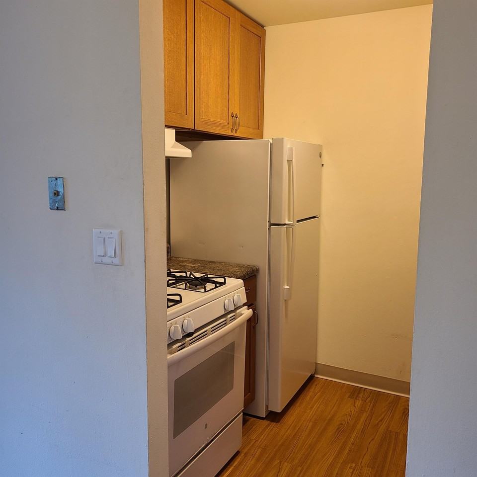 341 East Market Street - Photo 6 of 15