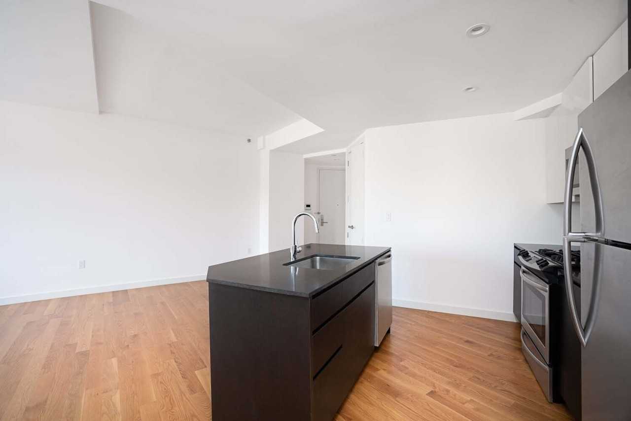 Vernon Tower - Photo 4 of 21