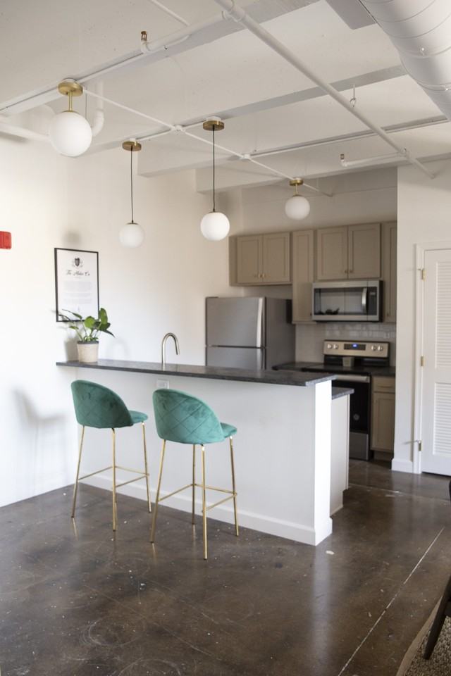 305 6th Street - Photo 7 of 49