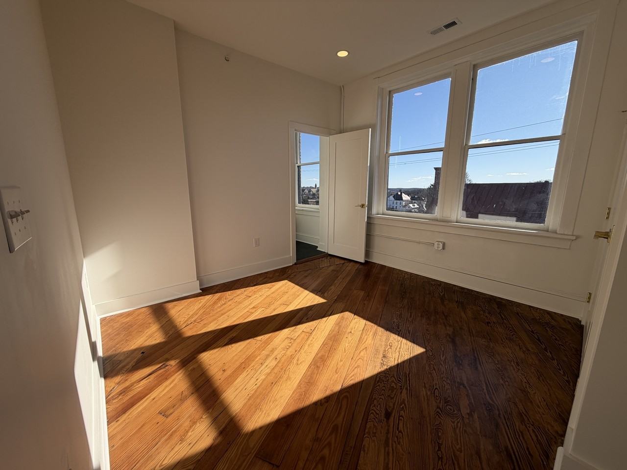 901 Fifth Street - Photo 7 of 50