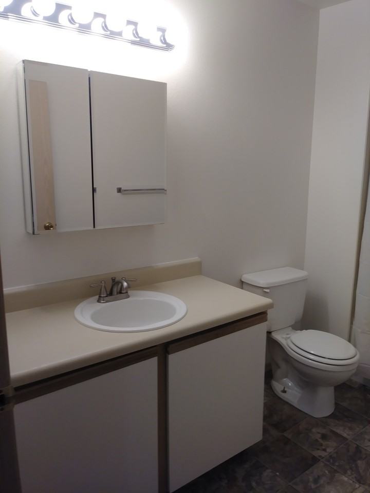 Building 3 - 3958 Byron Ave - Photo 2 of 6