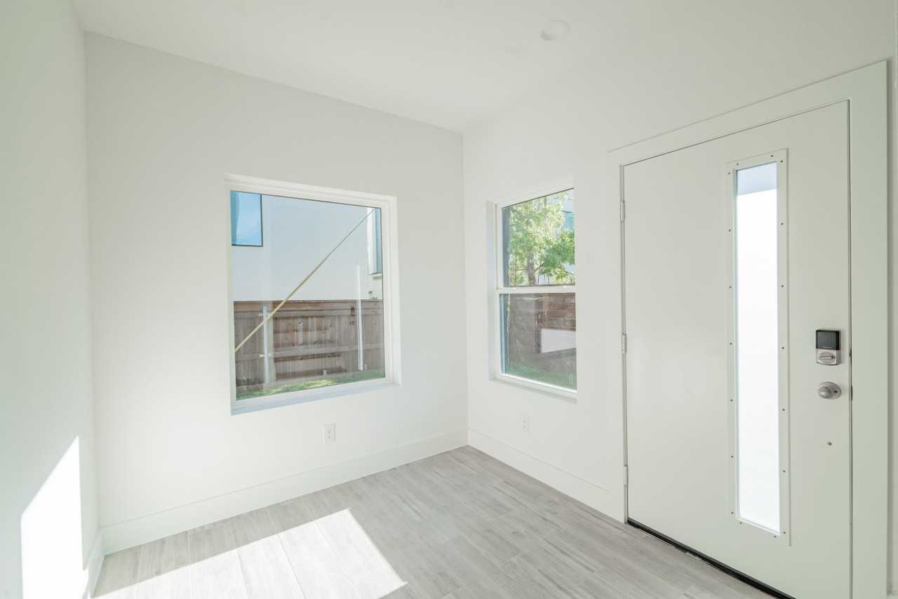 1921 N Prairie Ave #108 - Photo 4 of 33