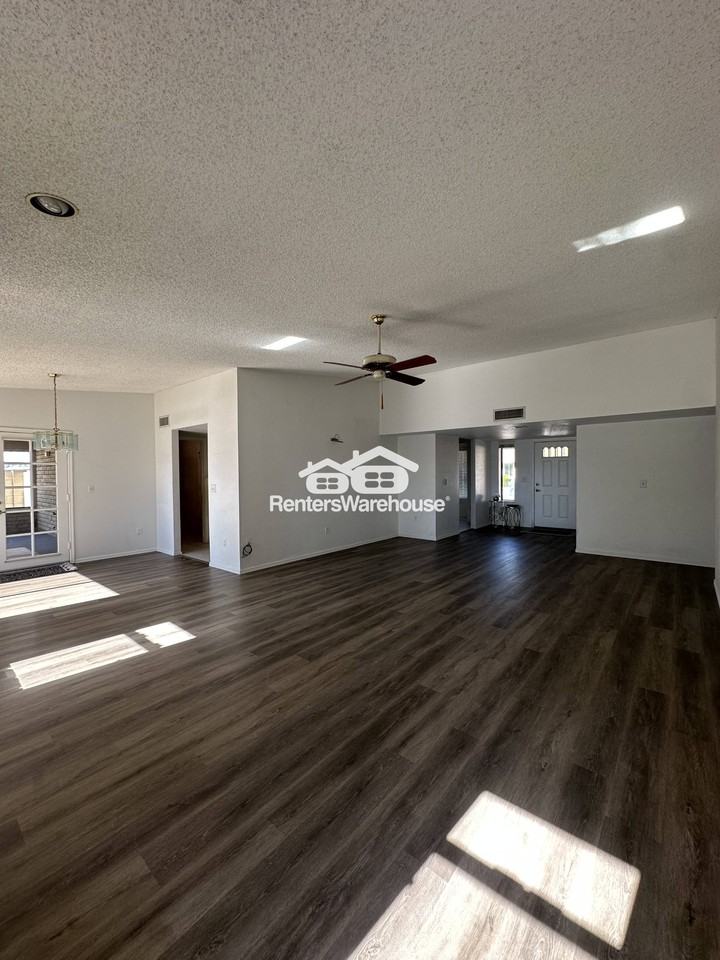 1011 E Renee Dr - Photo 6 of 34