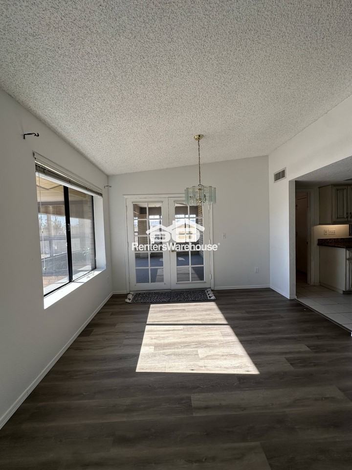 1011 E Renee Dr - Photo 7 of 34