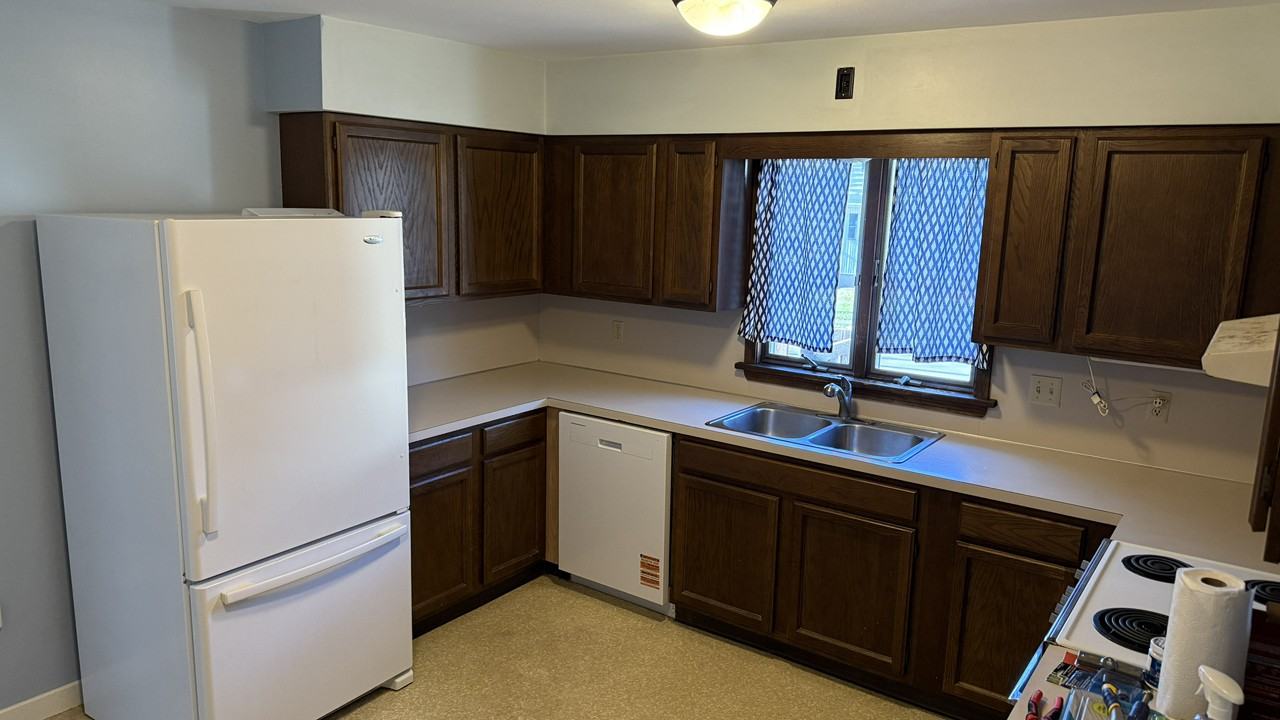 49 Lincoln Avenue - Photo 2 of 16