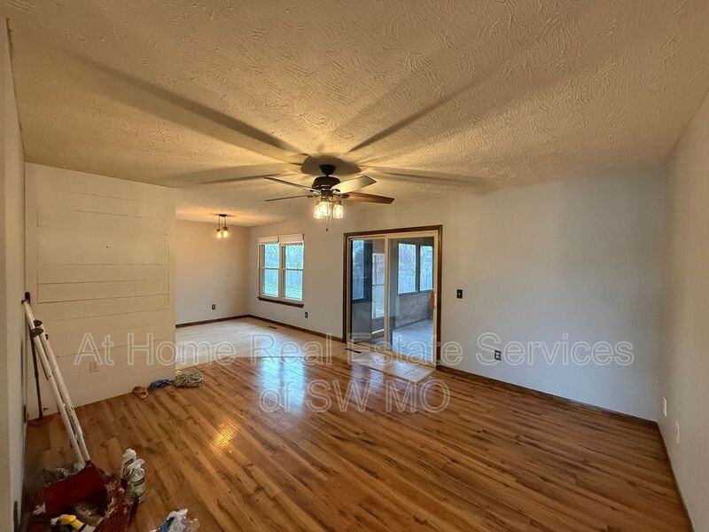 4203 N Mead Dr - Photo 2 of 11