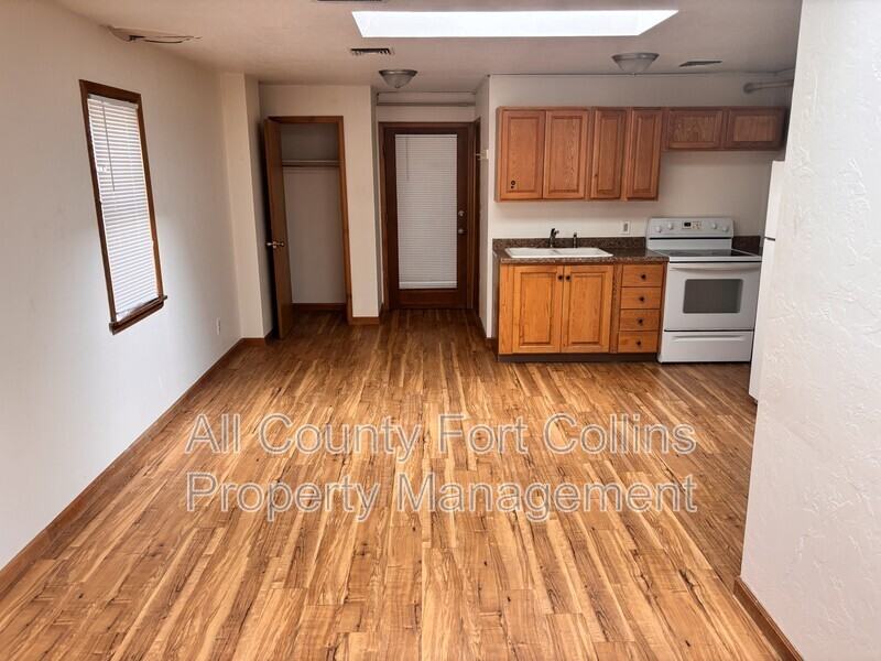 348 N Jefferson Ave #202 - Photo 2 of 4