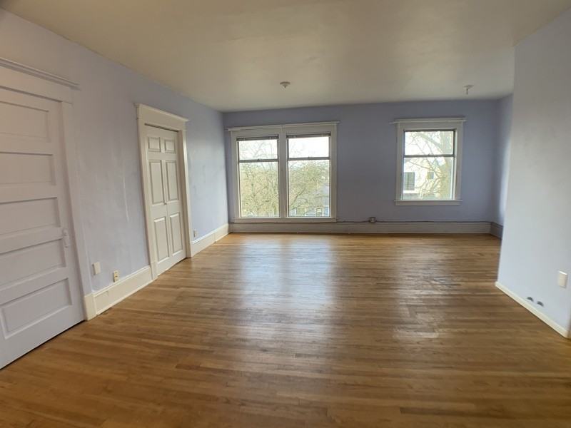 621 23rd Ave E - Photo 4 of 17