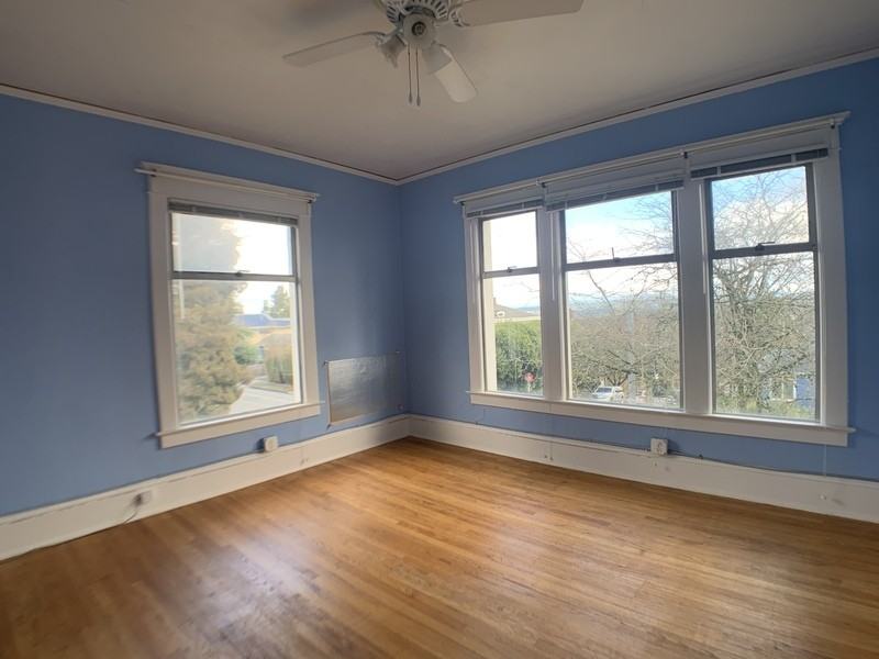 621 23rd Ave E - Photo 5 of 17