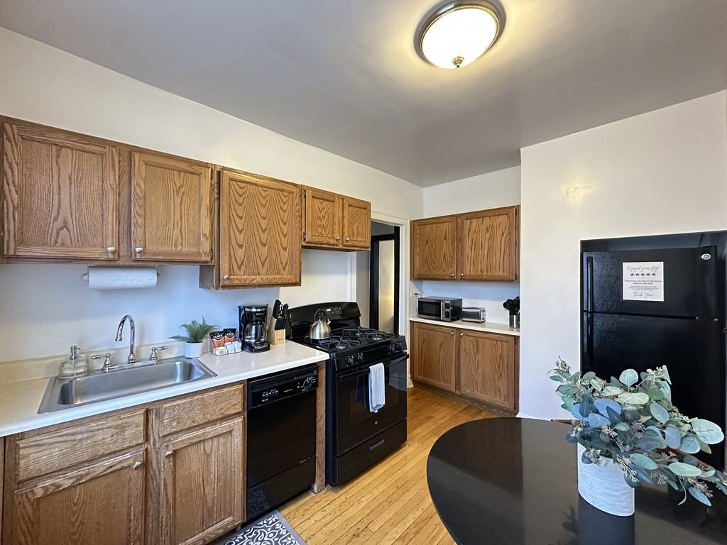 1911 W Larchmont Ave #2A - Photo 2 of 21