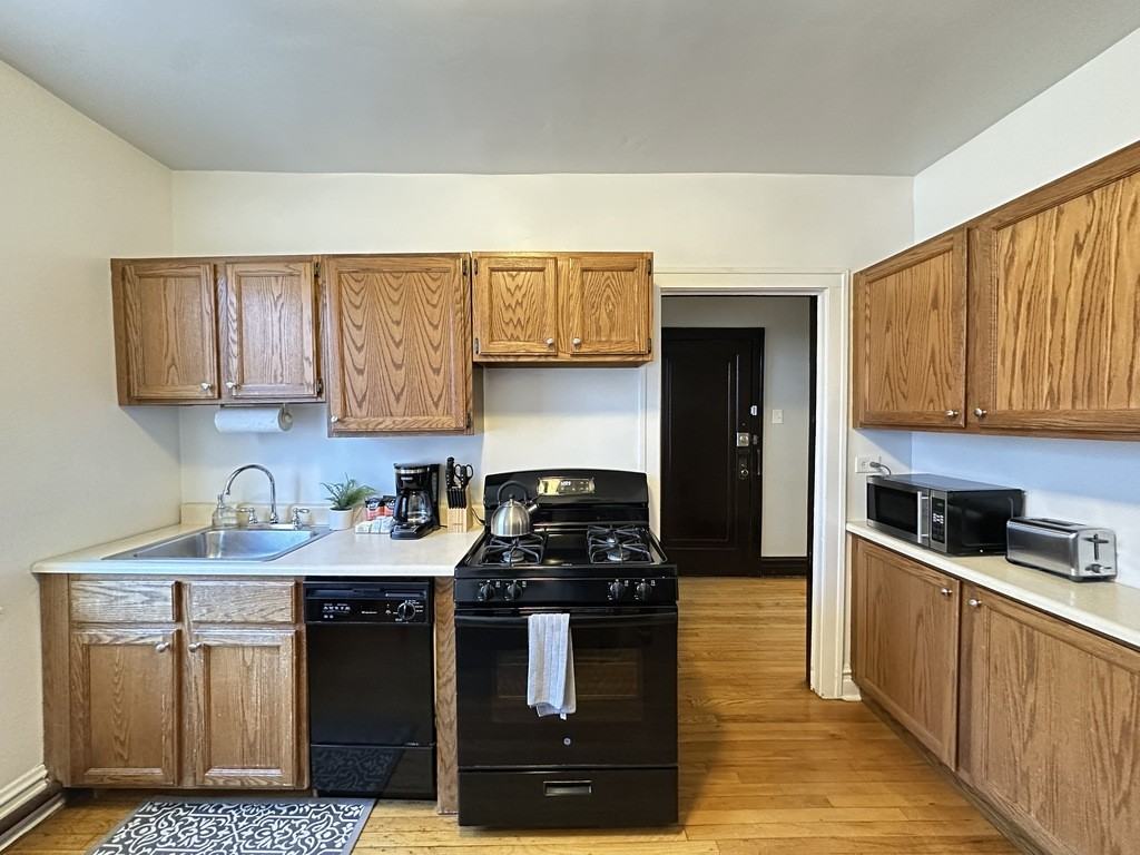 1911 W Larchmont Ave #2A - Photo 3 of 21