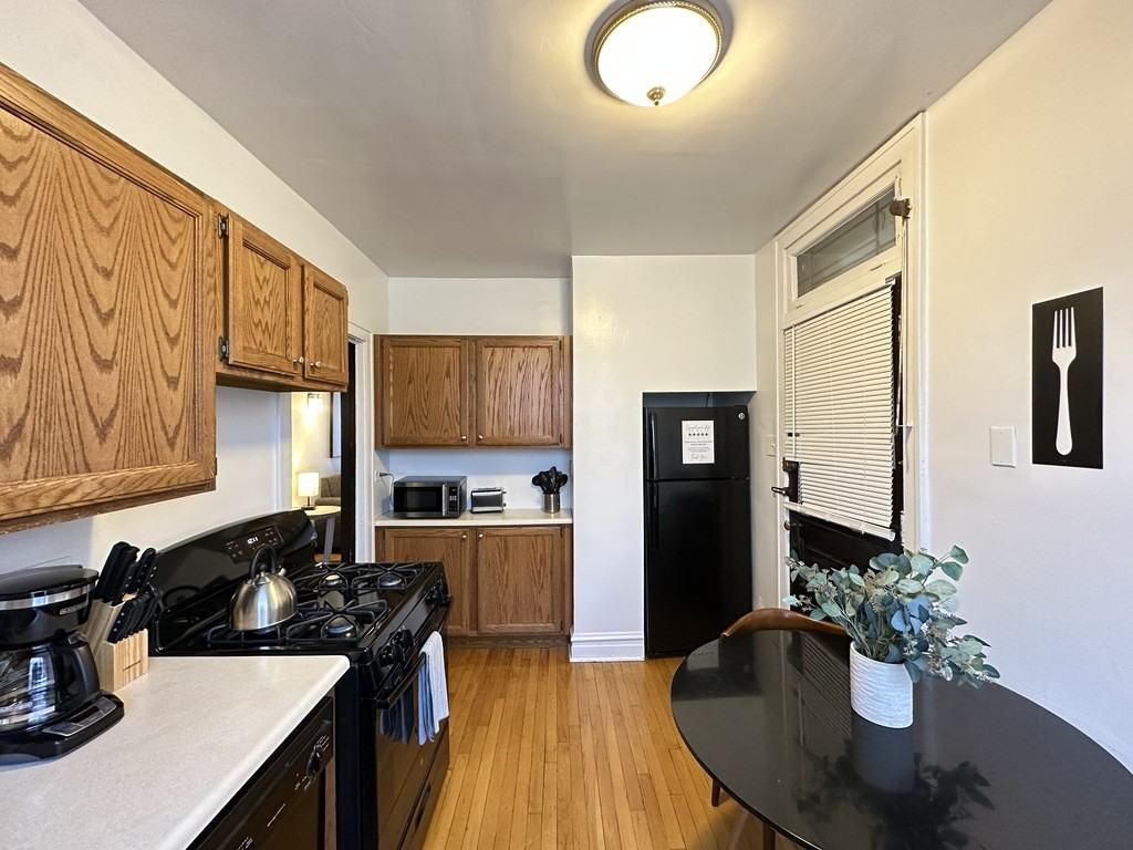 1911 W Larchmont Ave #2A - Photo 7 of 21