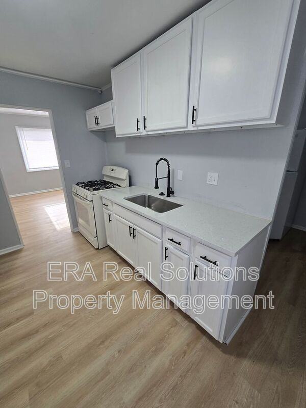 976 E 26th Ave - Photo 6 of 19