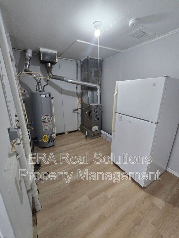 976 E 26th Ave - Photo 7 of 19