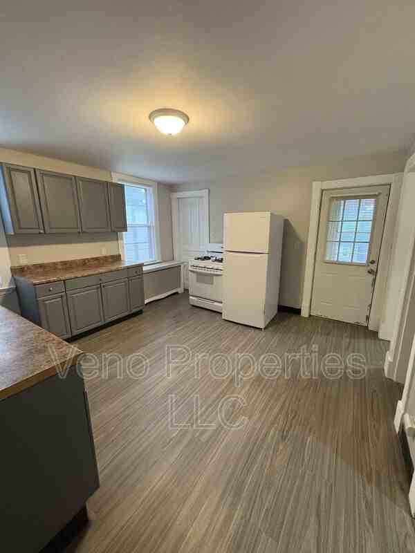 1075 Park Ave #2 - Photo 4 of 15