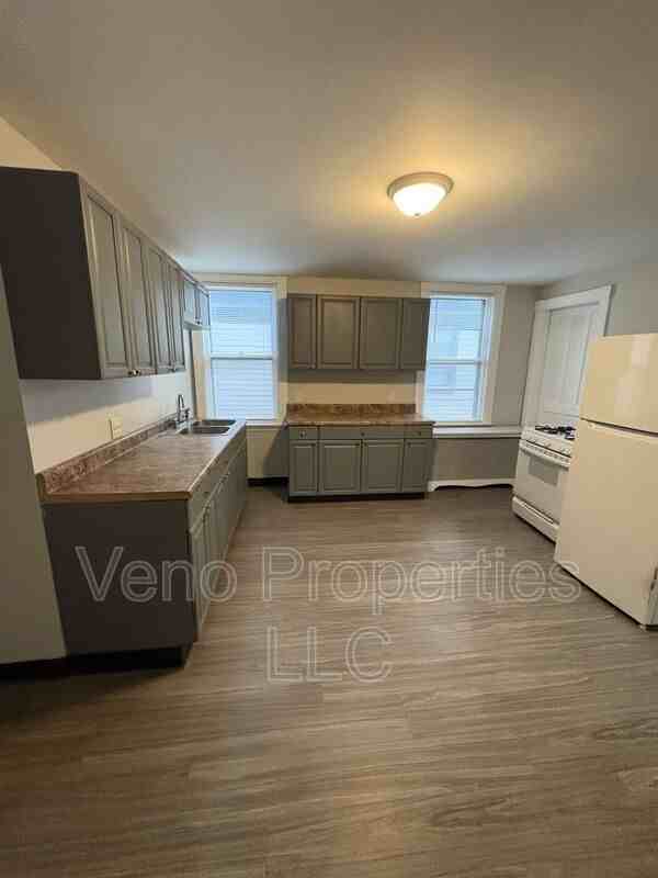 1075 Park Ave #2 - Photo 5 of 15