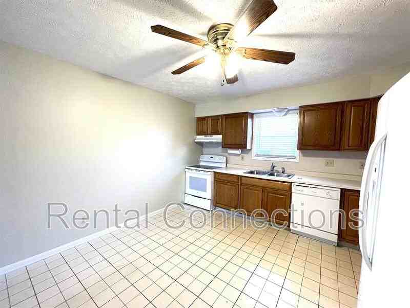 703 Joseph Ln - Photo 2 of 8