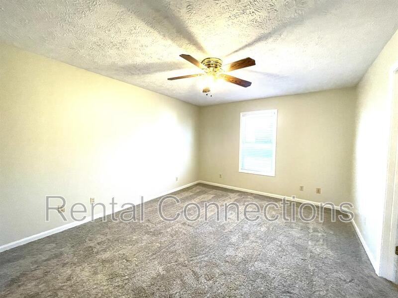 703 Joseph Ln - Photo 3 of 8