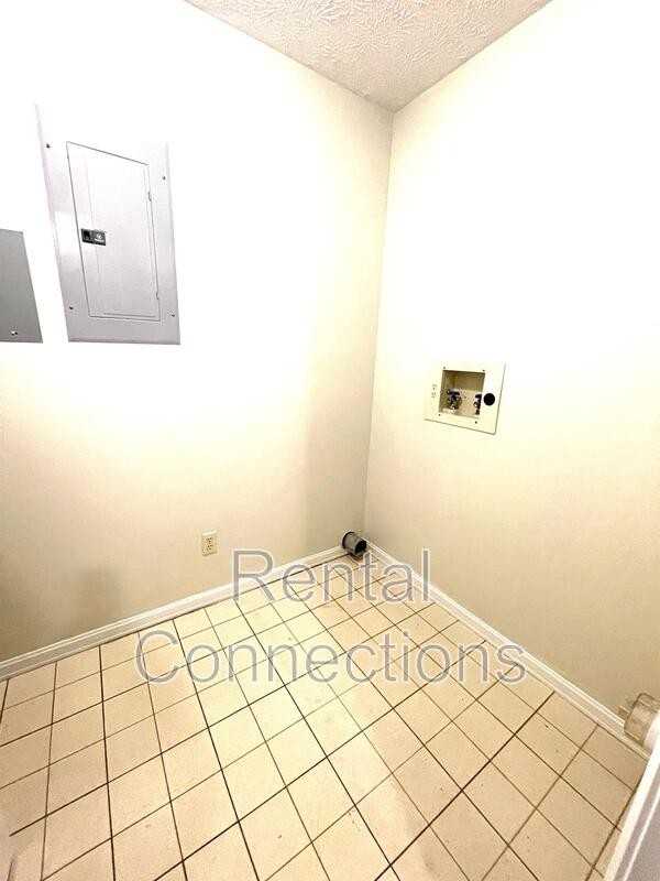 703 Joseph Ln - Photo 7 of 8