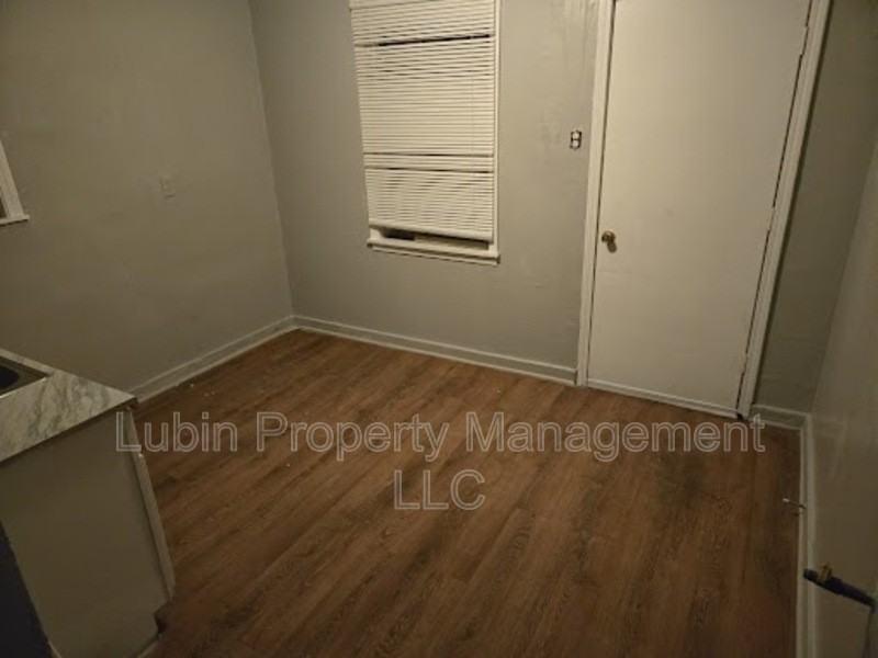 1194 Chicago Ave - Photo 4 of 6