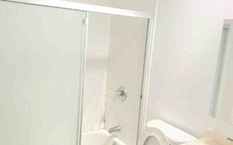 844 W 54th St - Photo 3 of 6