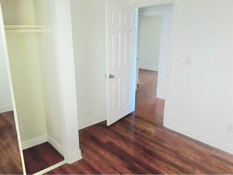 844 W 54th St - Photo 4 of 6