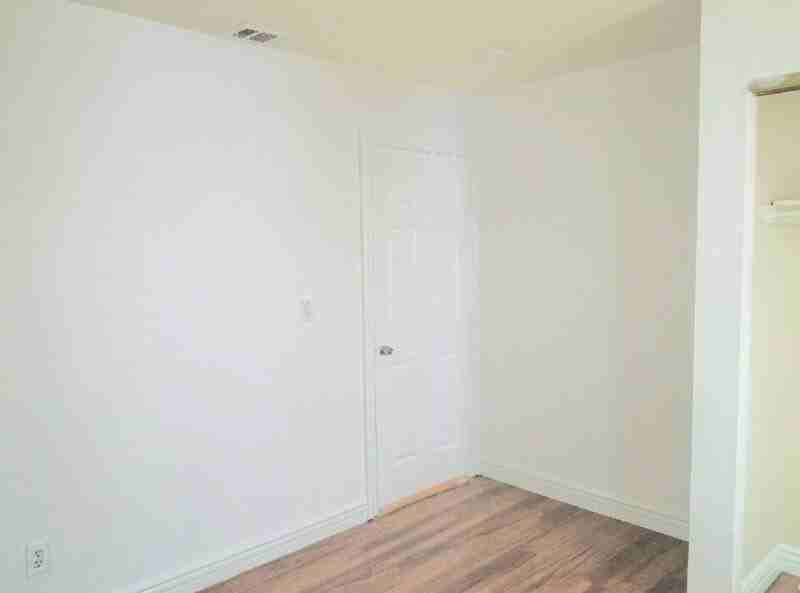 844 W 54th St - Photo 5 of 6