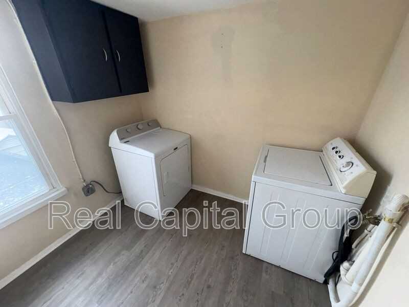 137 Main St #3 - Photo 4 of 10