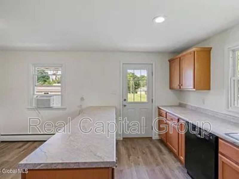 309 Harlem St #2 - Photo 4 of 16