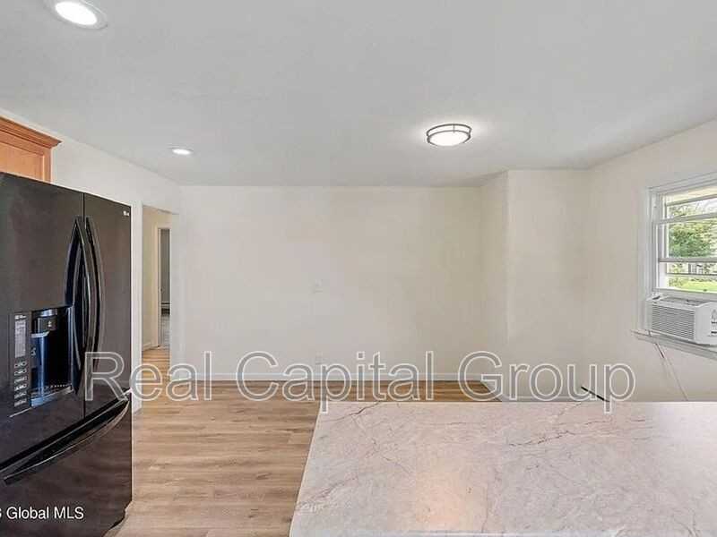 309 Harlem St #2 - Photo 5 of 16