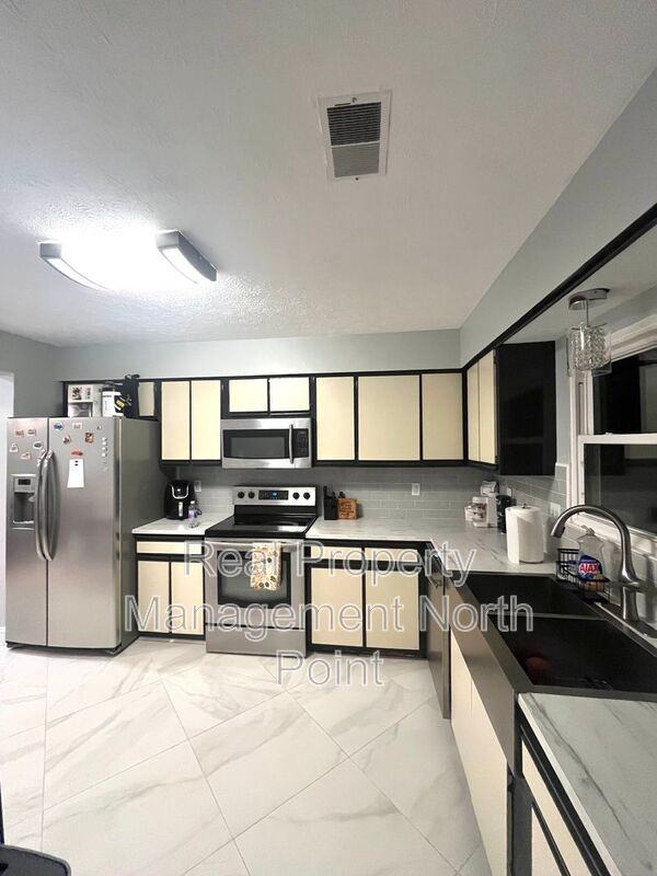 5127 Village Green Way - Photo 3 of 30