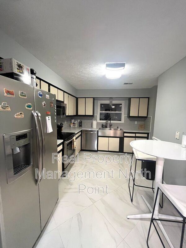 5127 Village Green Way - Photo 4 of 30