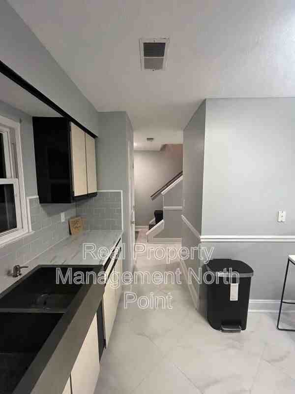 5127 Village Green Way - Photo 5 of 30