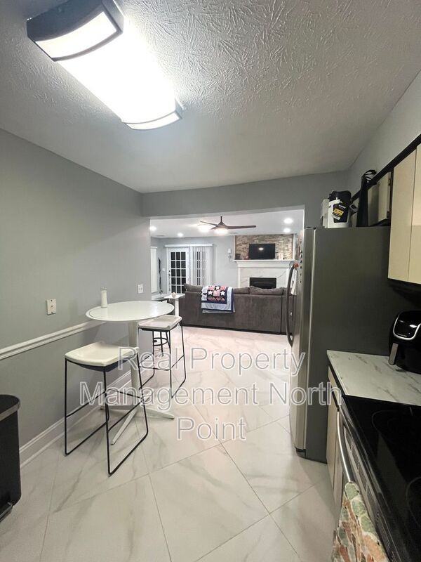 5127 Village Green Way - Photo 6 of 30