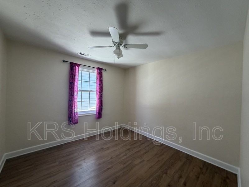 716 31st St #B - Photo 4 of 6