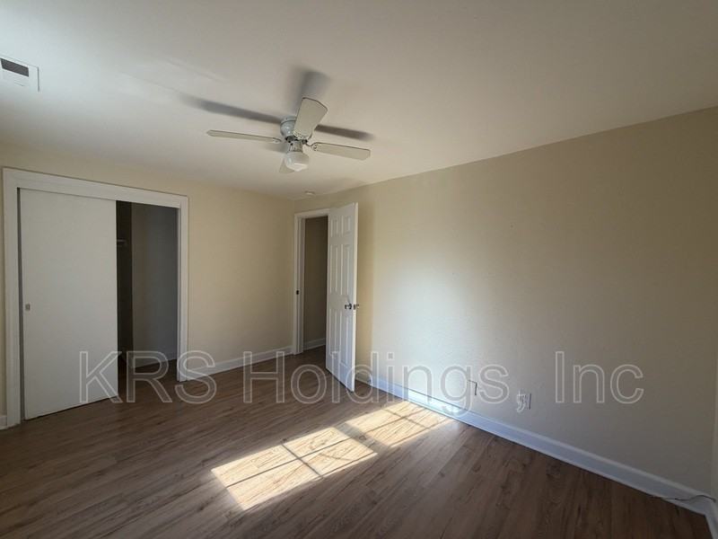 716 31st St #B - Photo 5 of 6