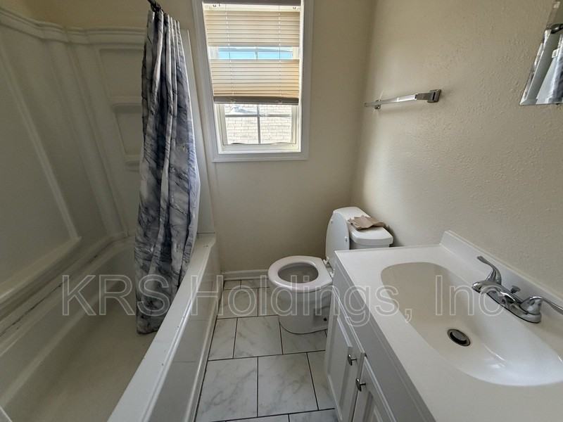 716 31st St #B - Photo 6 of 6