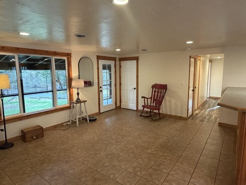 7429 W Evans Creek Rd - Photo 5 of 20